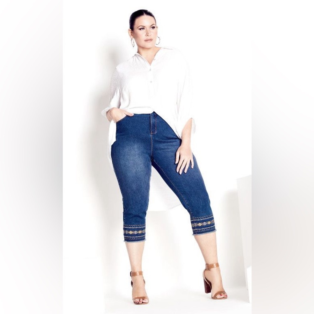 AVENUE Women's Plus Size Jeans Lola Detail cropped jeans size 30W NWT